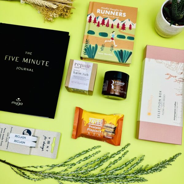 A selection of small gifts for runners that are inclduded in the Nootropics Runners Gift Box.